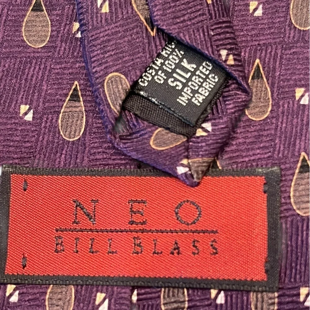 💜Purple BILL BLASS Vintage Patterned Men's Tie. Pure Silk. Made in Costa Rica